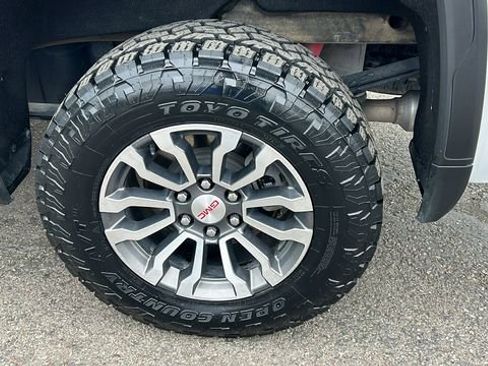 Used 2022 GMC Sierra 1500 AT4 w/ AT4 Preferred Package image 6