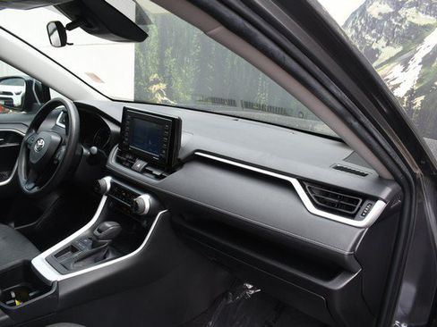 Used 2022 Toyota RAV4 XLE w/ Convenience Package FWD image 25