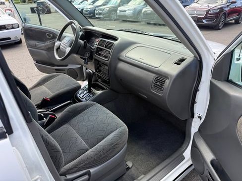 Used 2002 Chevrolet Tracker LT RWD image 19