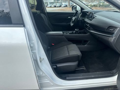 Used 2024 Nissan Rogue SV image 13