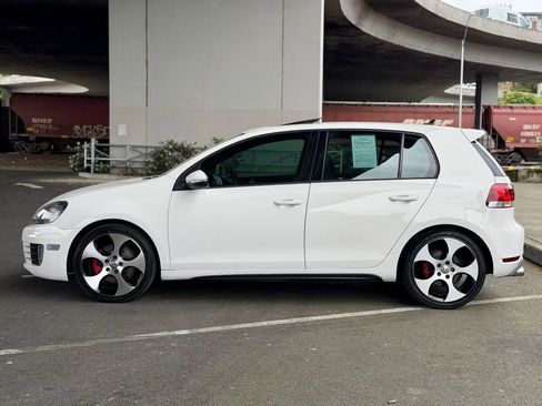 Used 2011 Volkswagen GTI 4-Door FWD image 4