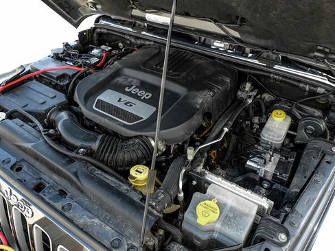 Used 2018 Jeep Wrangler Unlimited Sahara image 47