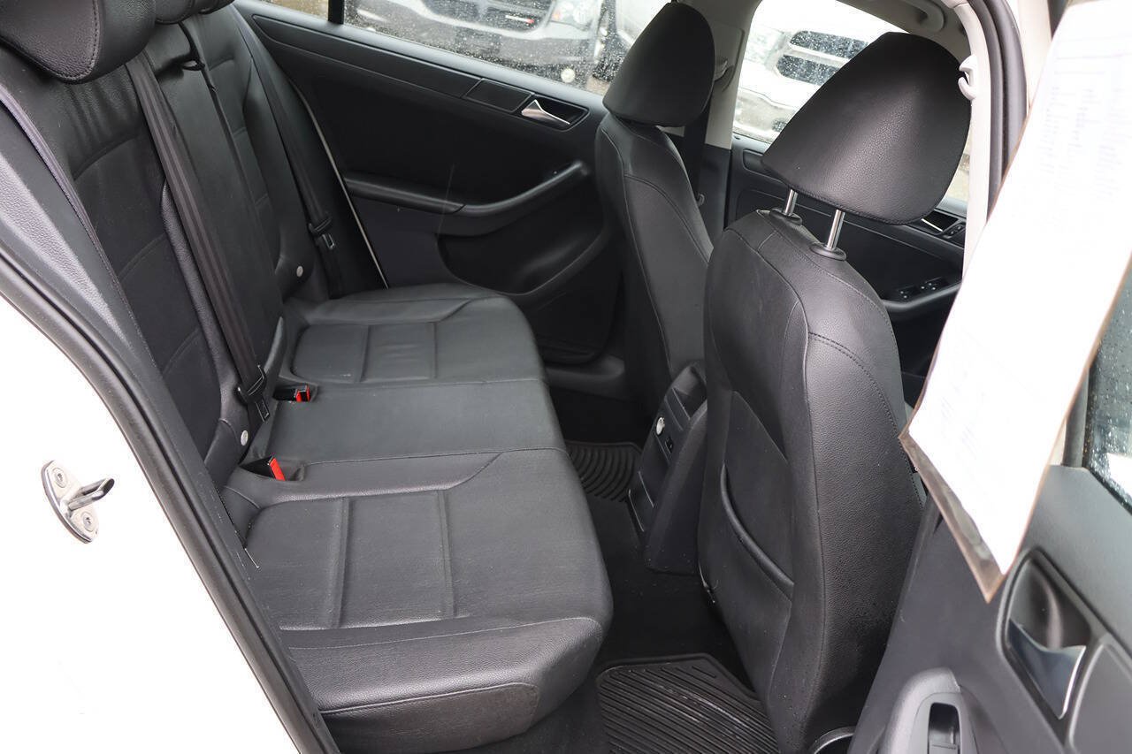 Used 2011 Volkswagen Jetta SE FWD image 21