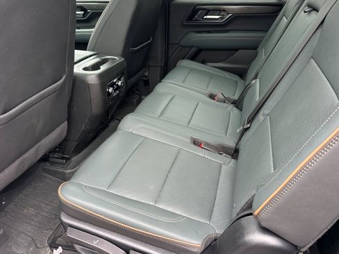 Used 2025 GMC Yukon XL AT4 image 12