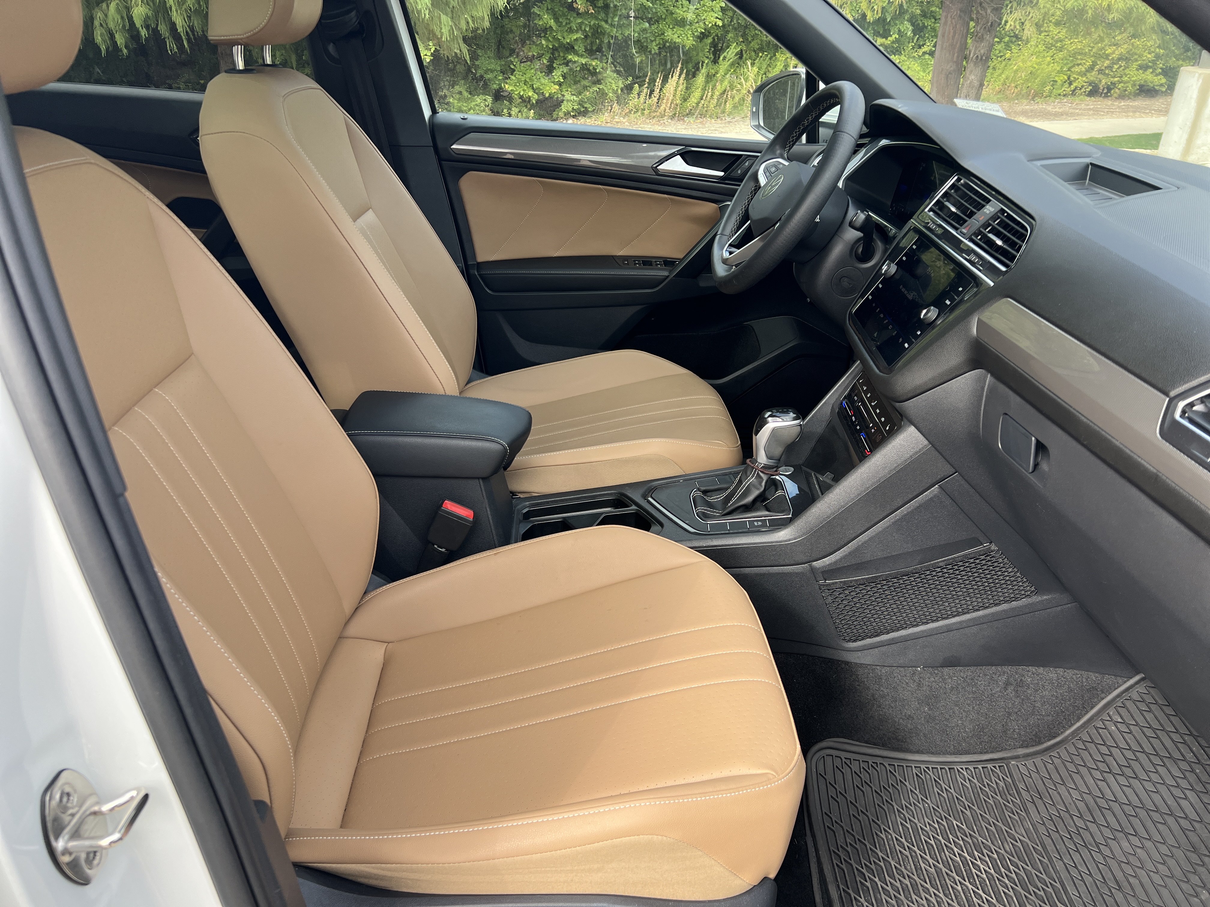Used 2023 Volkswagen Tiguan SE w/ Panoramic Sunroof Package FWD image 26