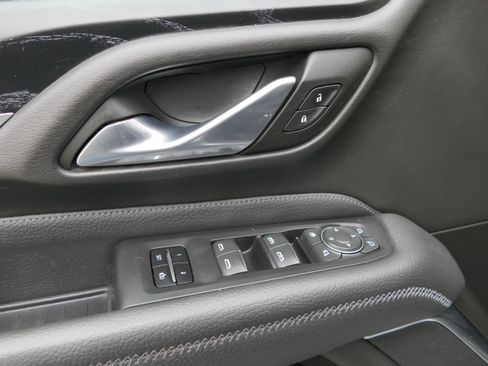 Used 2021 GMC Yukon Denali w/ Denali Premium Package image 12