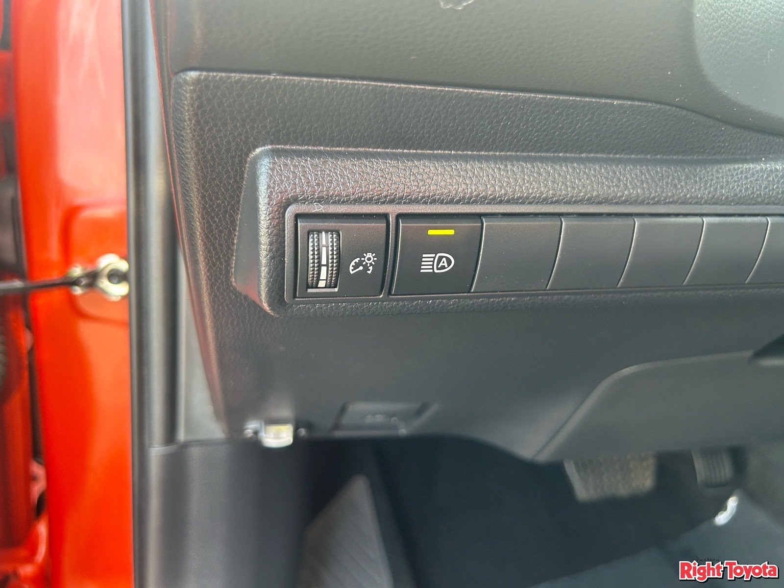 Certified 2025 Toyota Corolla SE FWD image 28