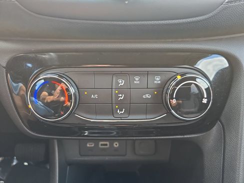 Certified 2023 Buick Encore GX Preferred FWD image 26