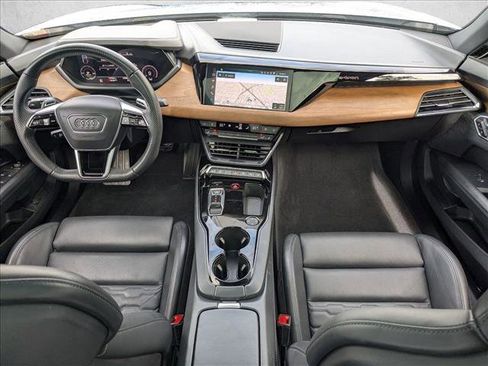 Used 2022 Audi e-tron GT Prestige image 17