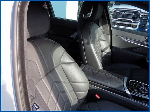 Used 2025 BMW 740i xDrive image 9