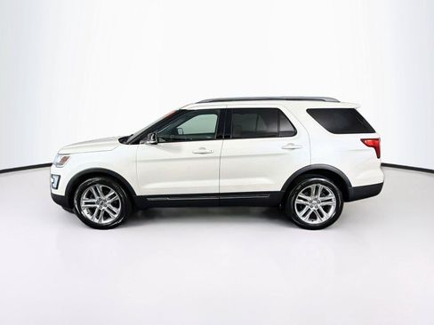 Used 2017 Ford Explorer XLT w/ Equipment Group 202A AWD/4WD image 8