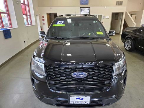 Used 2018 Ford Explorer Sport w/ Equipment Group 401A AWD/4WD image 2