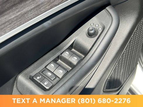 Used 2023 Jeep Grand Cherokee L Limited AWD/4WD image 11
