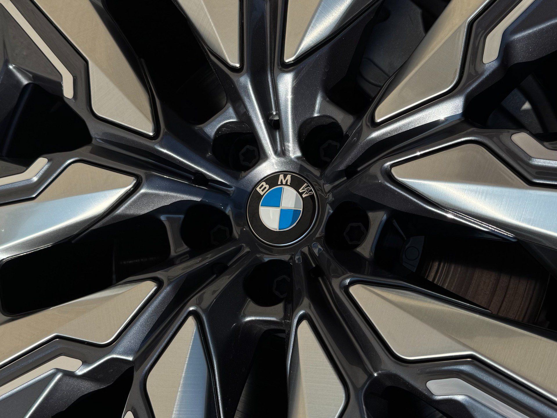 Used 2025 BMW i7 eDrive50 w/ Executive Package RWD image 83