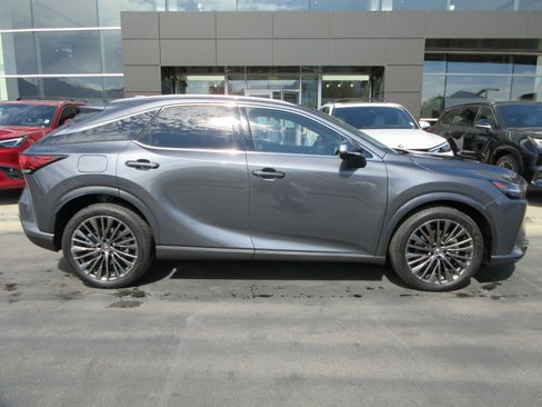 Used 2025 Lexus RX 450h AWD w/ Luxury Package image 11
