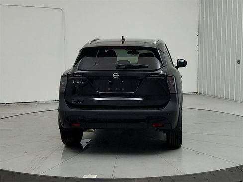 New 2026 Nissan Kicks SV image 6