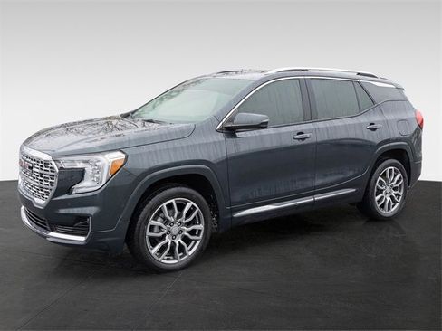 Used 2022 GMC Terrain Denali w/ Denali Premium Package image 4
