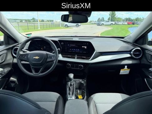 Used 2024 Chevrolet Trax LT FWD image 7