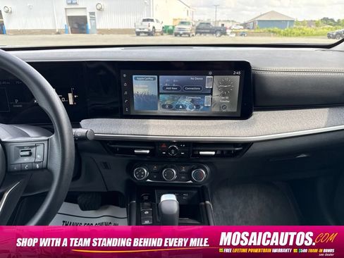 Used 2025 Nissan Kicks SV AWD/4WD image 15