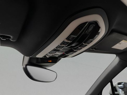 Used 2018 Porsche Macan Sport Edition image 28