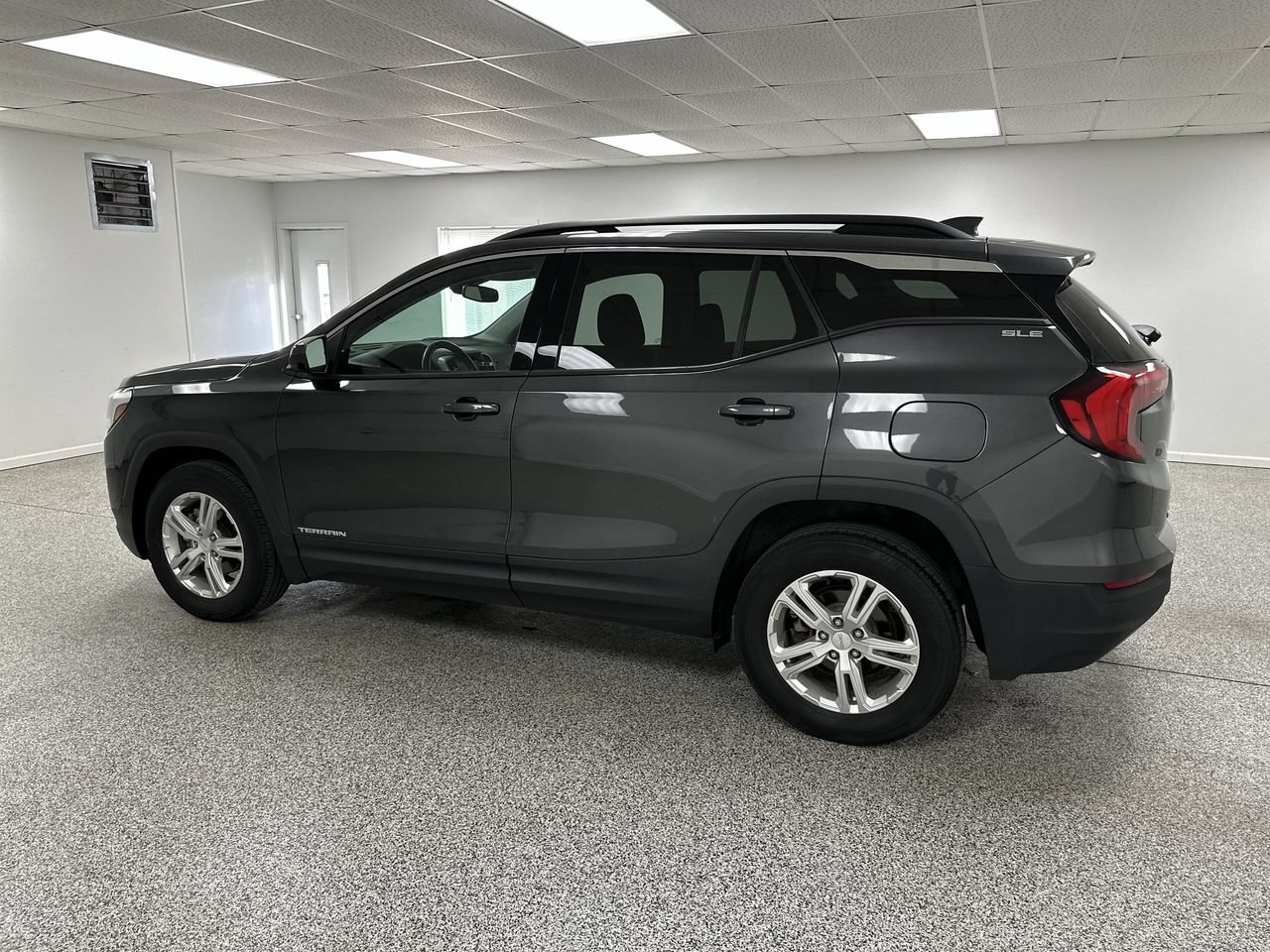 Used 2020 GMC Terrain SLE w/ Driver Convenience Package AWD/4WD image 6