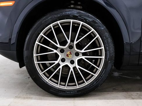 Used 2023 Porsche Cayenne Platinum Edition image 8
