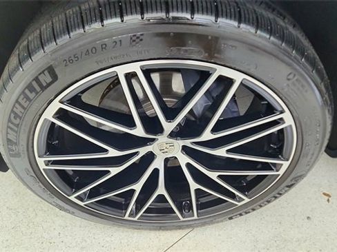 Used 2025 Porsche Macan image 58