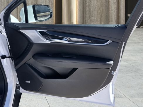 Used 2025 Cadillac XT5 Premium Luxury FWD image 40