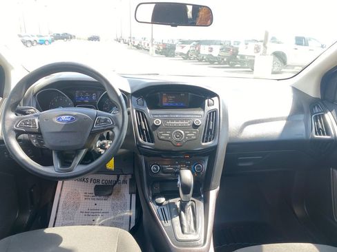 Used 2018 Ford Focus SE w/ SE Appearance Package image 21