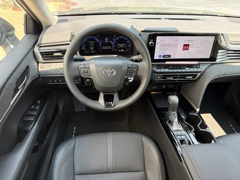 Used 2026 Toyota Camry XLE FWD image 5