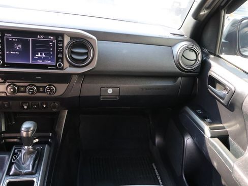 Used 2020 Toyota Tacoma TRD Off-Road AWD/4WD image 13