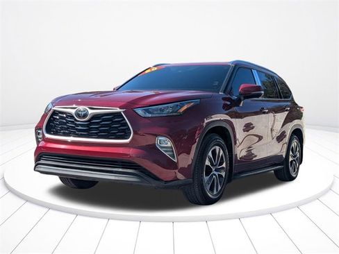 Used 2020 Toyota Highlander XLE image 8