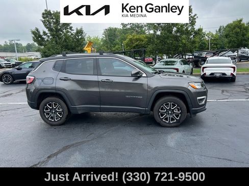 Used 2018 Jeep Compass Limited w/ Navigation Group AWD/4WD image 4