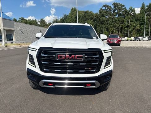 Used 2025 GMC Yukon AT4 w/ AT4 Premium Package AWD/4WD image 2
