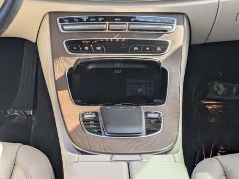 Used 2022 Mercedes-Benz E 450 4MATIC Sedan image 6