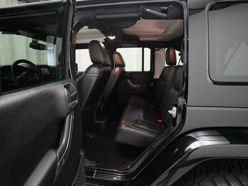 Used 2018 Jeep Wrangler Unlimited Sahara AWD/4WD image 15