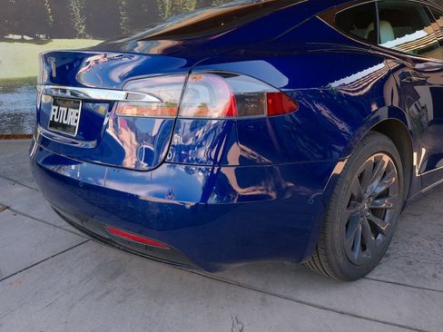 Used 2018 Tesla Model S 75D image 33