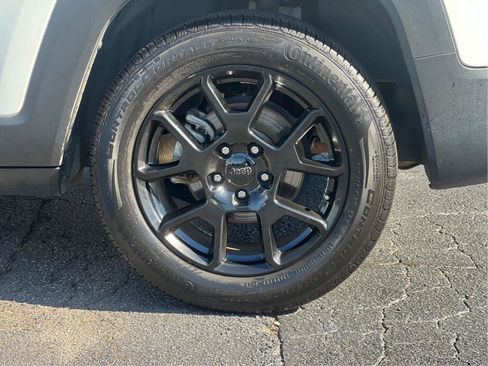 Used 2020 Jeep Renegade Altitude FWD image 27
