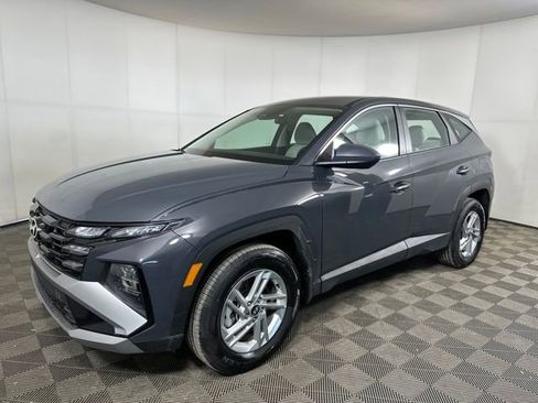 Certified 2025 Hyundai Tucson SE image 35