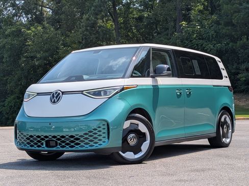 Used 2025 Volkswagen ID. Buzz Pro S Plus RWD image 4