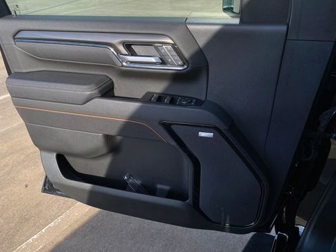 Used 2025 GMC Sierra 2500 AT4 w/ AT4 Preferred Package image 29