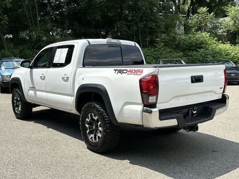 Used 2018 Toyota Tacoma TRD Off-Road AWD/4WD image 30