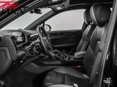 Used 2025 Porsche Cayenne GTS image 26
