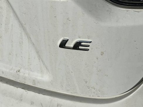 Used 2021 Toyota Corolla LE FWD image 9