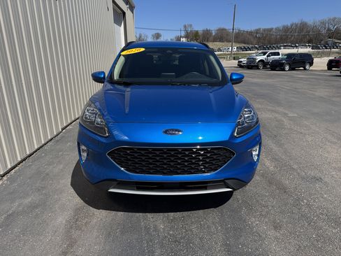 Used 2020 Ford Escape Titanium image 3