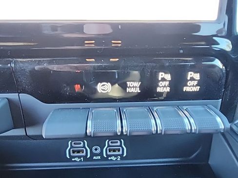 New 2026 RAM 2500 Big Horn AWD/4WD image 8