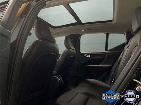 Used 2025 Volvo XC40 B5 Plus image 28