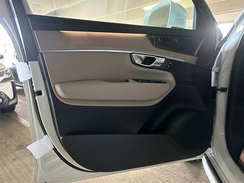 New 2026 Volvo XC90 B6 Plus w/ Protection Package Premier image 9