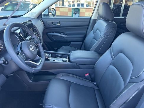 Certified 2025 Nissan Pathfinder SL w/ SL Premium Package image 4