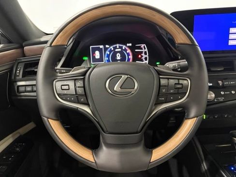Used 2025 Lexus ES 300h Ultra Luxury w/ Accessory Package (Z1) FWD image 16